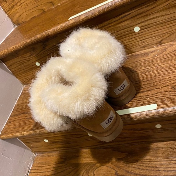 Like New Ugg Size 5 I No Longer Want. - Picture 3 of 4